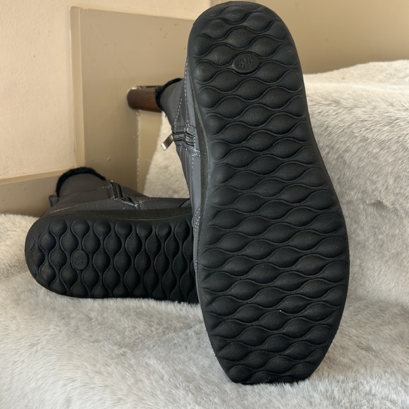 GROCOSY NWOT black winter boots - Picture 2 of 3